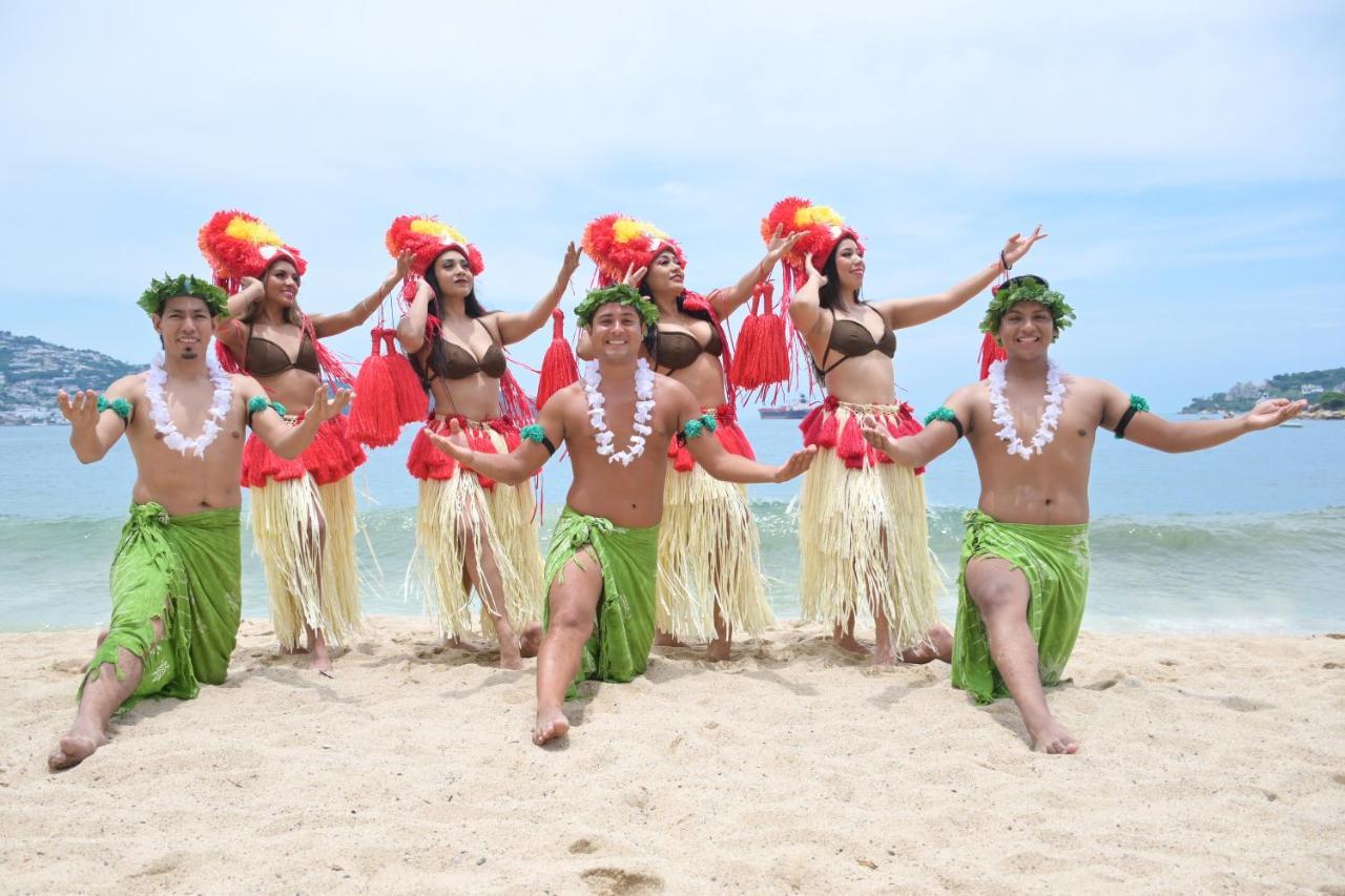 Ritz Acapulco All Inclusive מראה חיצוני תמונה Luau dancers in Hawaii