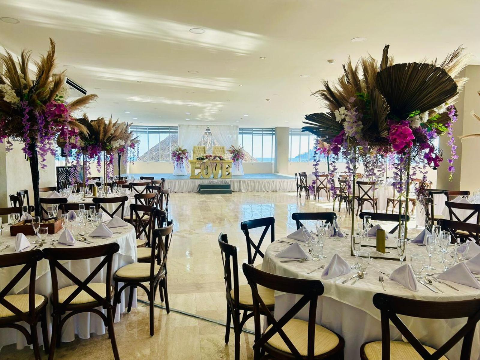 Ritz Acapulco All Inclusive מראה חיצוני תמונה A wedding reception at the Four Seasons Hotel, Mexico City