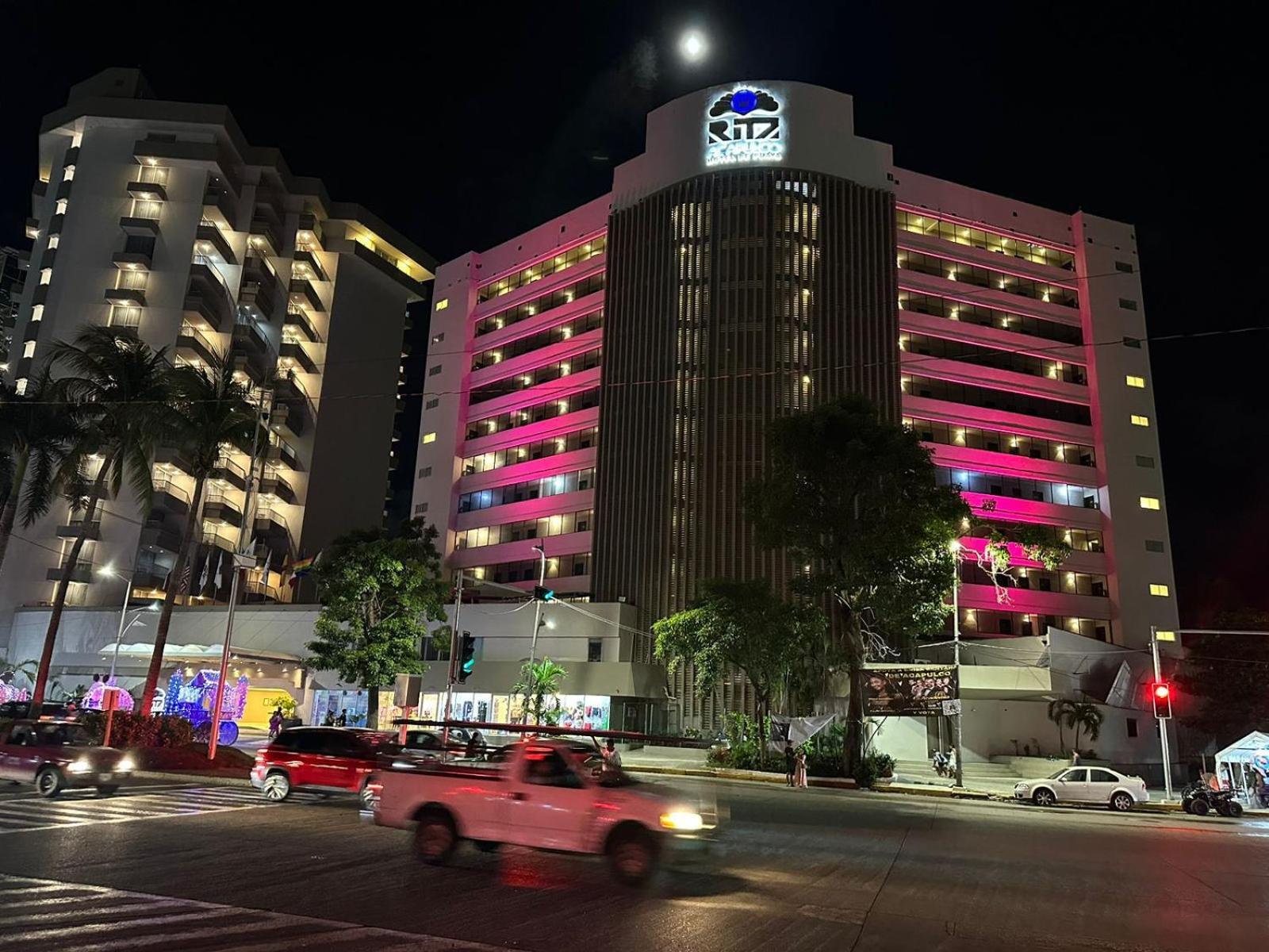 Ritz Acapulco All Inclusive מראה חיצוני תמונה The hotel at night