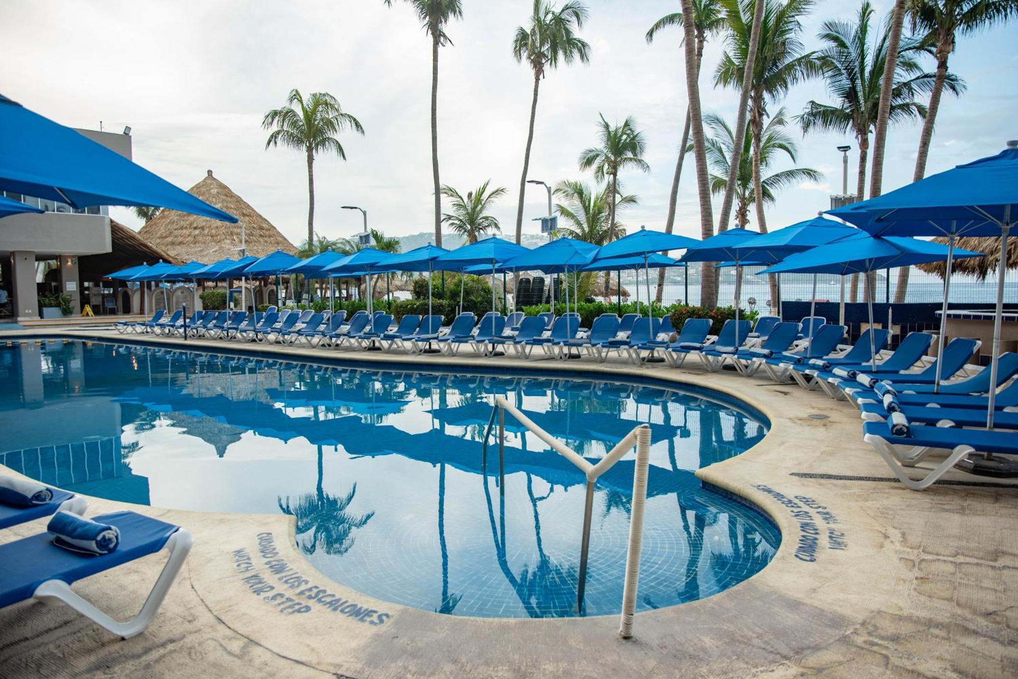 Ritz Acapulco All Inclusive מראה חיצוני תמונה Pool at the Hilton San Diego Bay