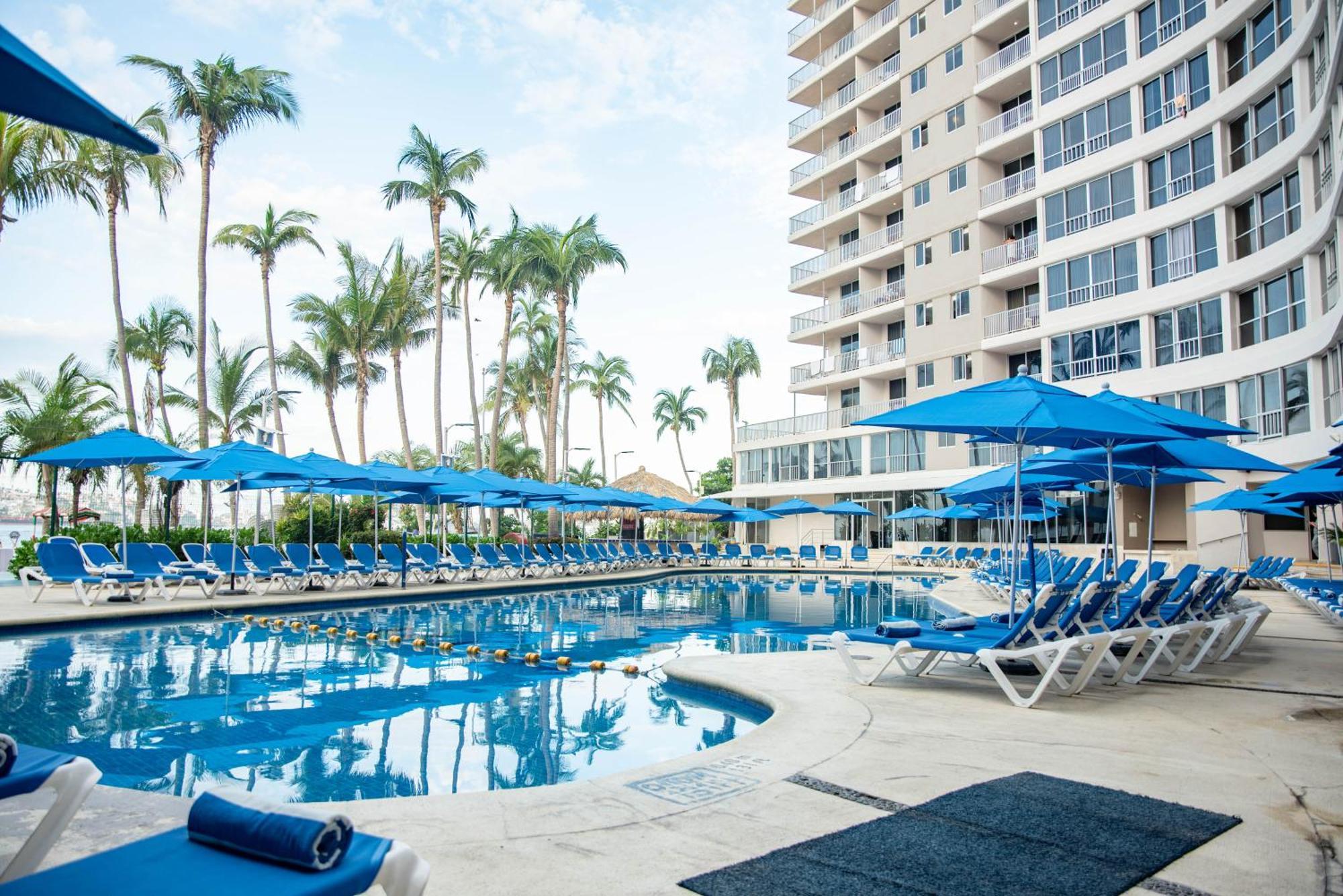 Ritz Acapulco All Inclusive מראה חיצוני תמונה Pool at the Hilton Los Cabos
