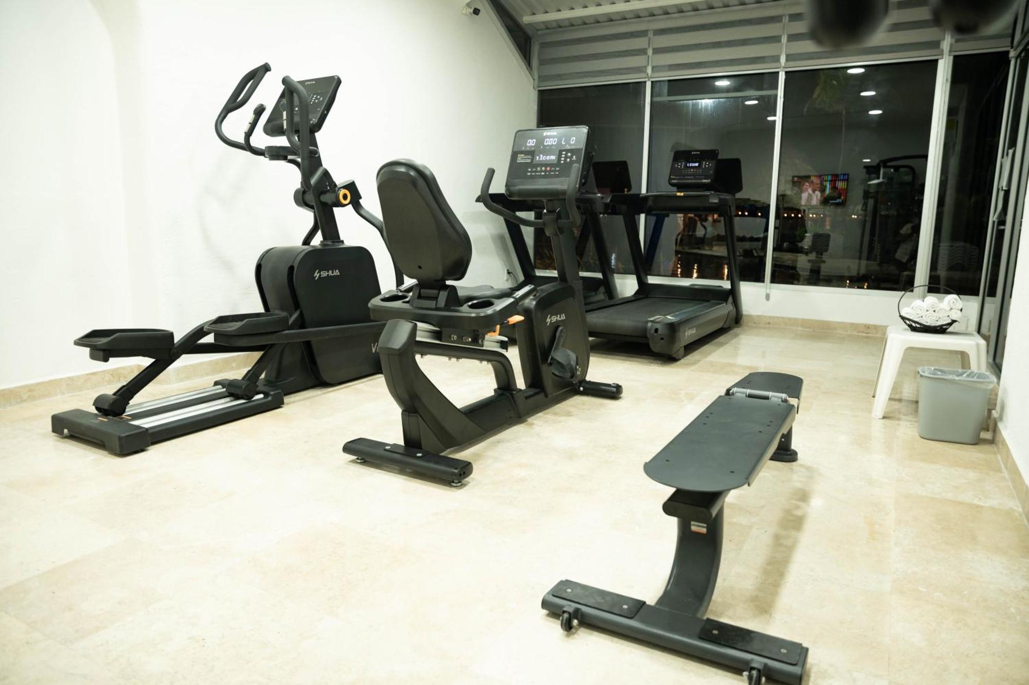Ritz Acapulco All Inclusive מראה חיצוני תמונה Elliptical trainer