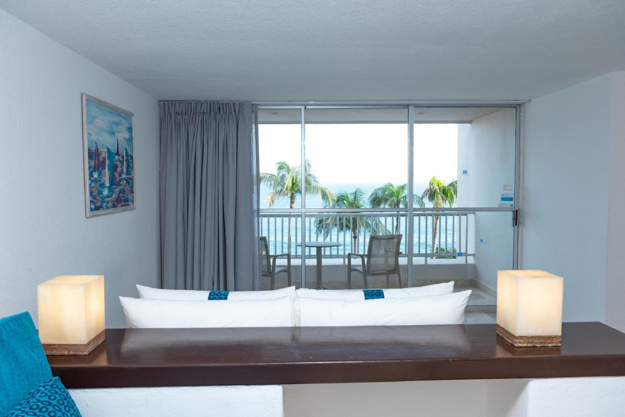 Ritz Acapulco All Inclusive מראה חיצוני תמונה A room at the Hilton San Diego Bayfront