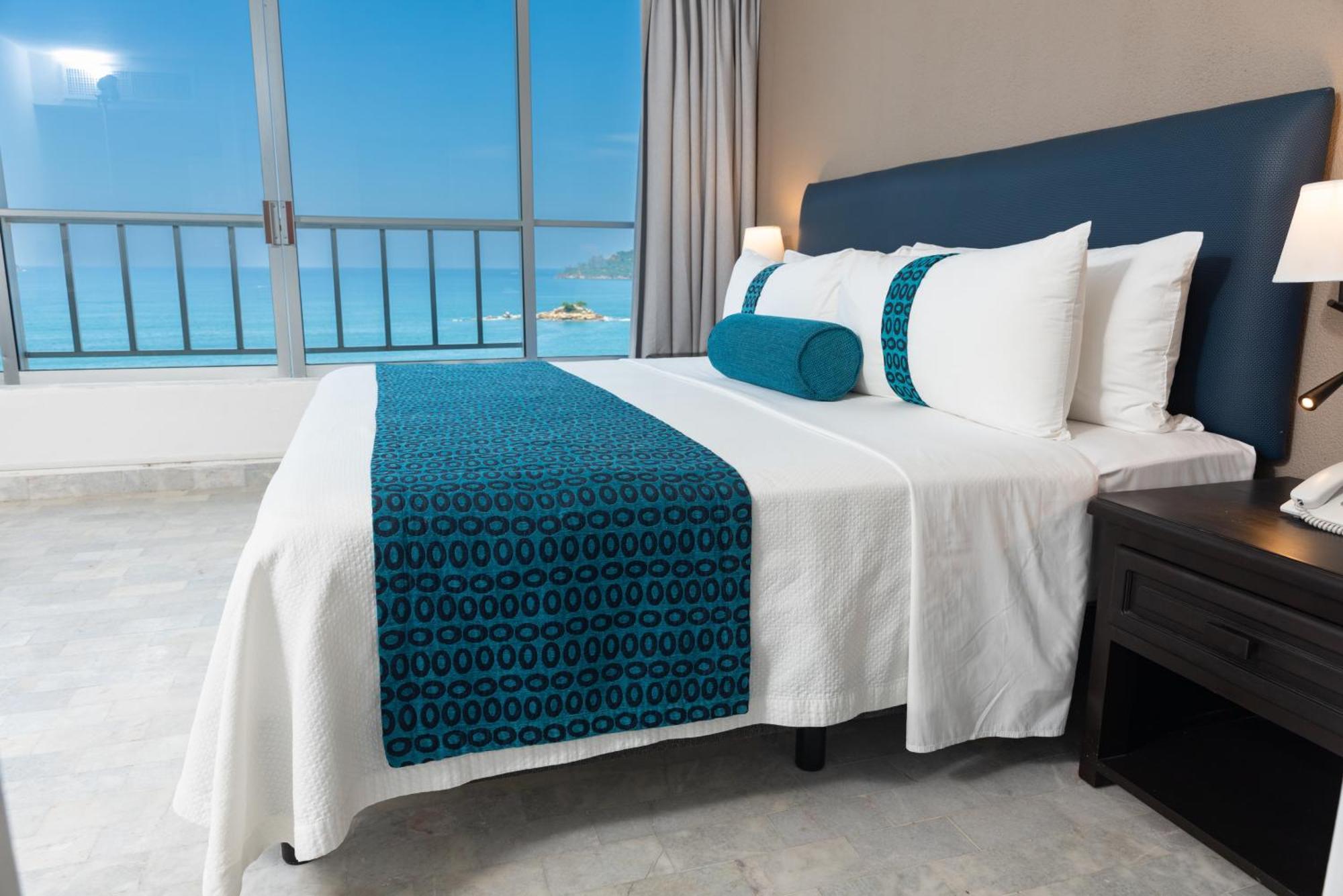 Ritz Acapulco All Inclusive מראה חיצוני תמונה A bed runner