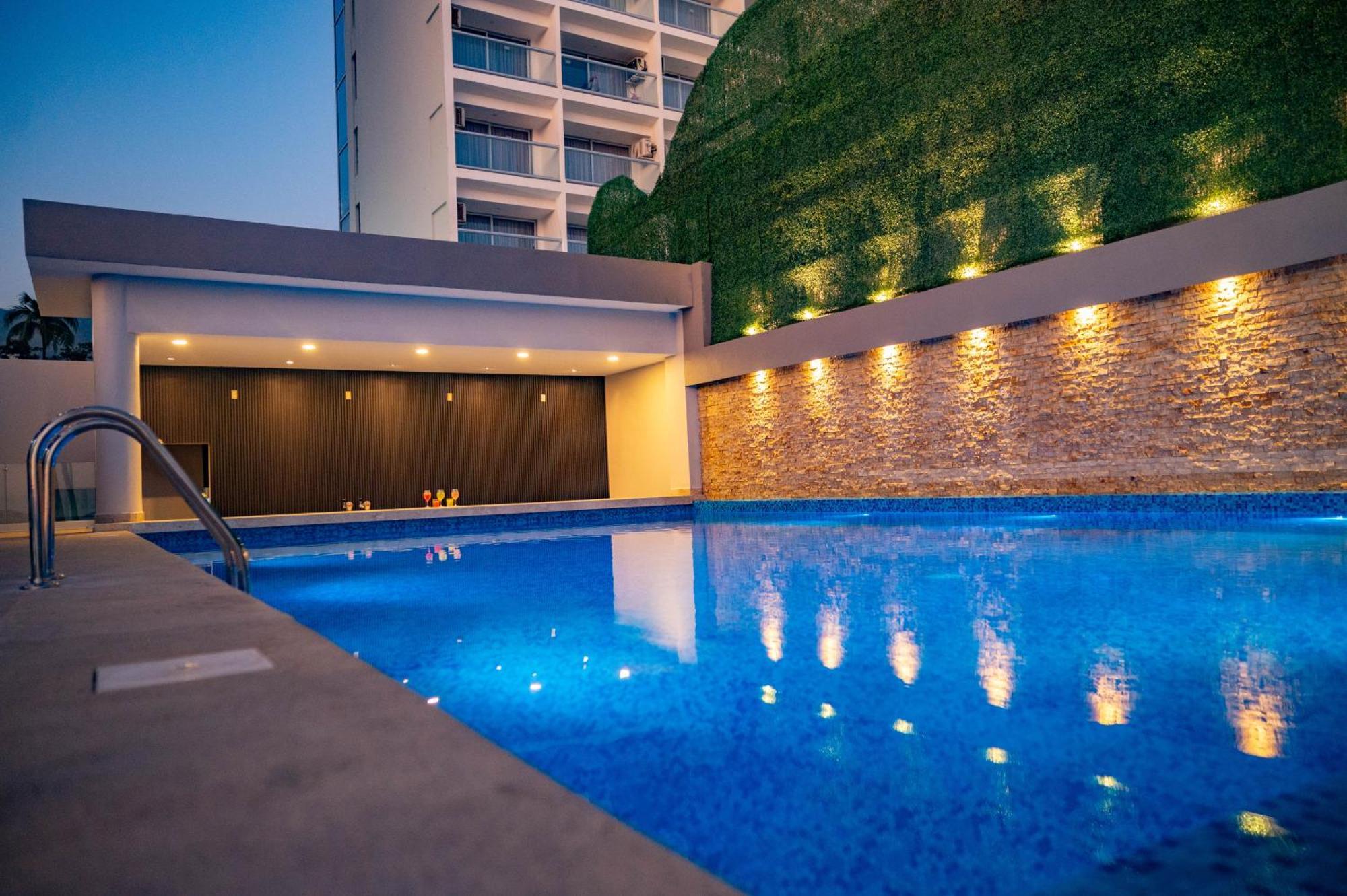 Ritz Acapulco All Inclusive מראה חיצוני תמונה The swimming pool at the hotel