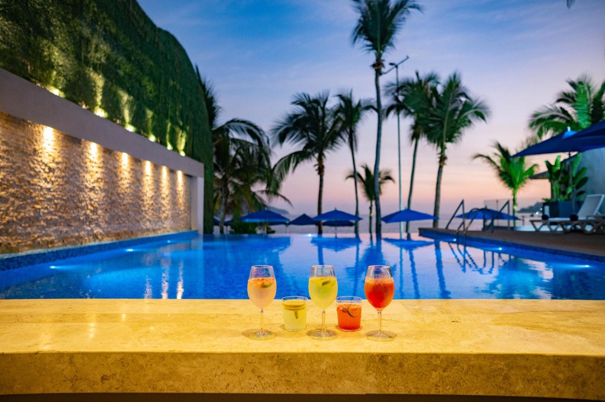 Ritz Acapulco All Inclusive מראה חיצוני תמונה Infinity pool at the hotel