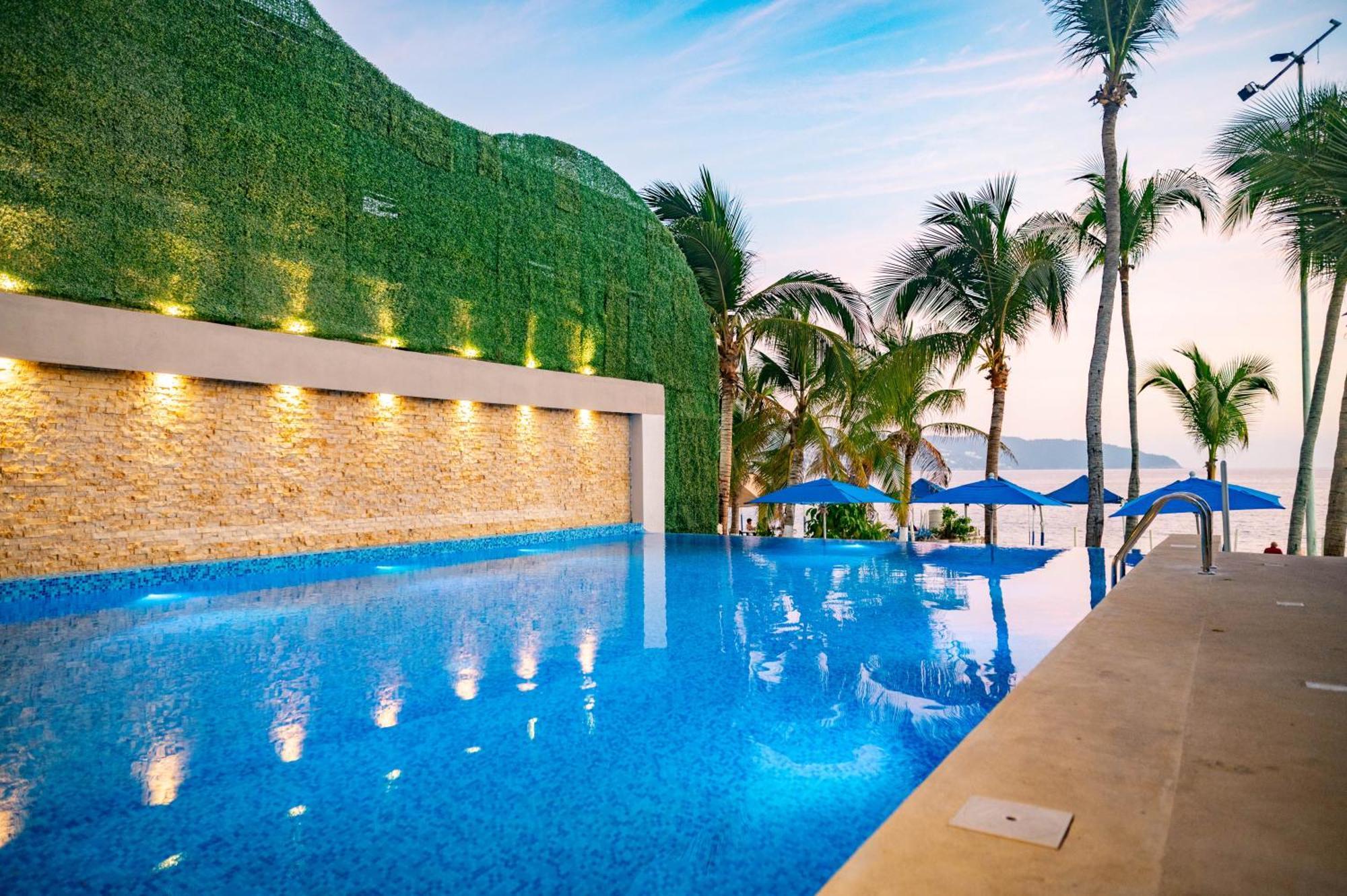 Ritz Acapulco All Inclusive מראה חיצוני תמונה The swimming pool at the resort