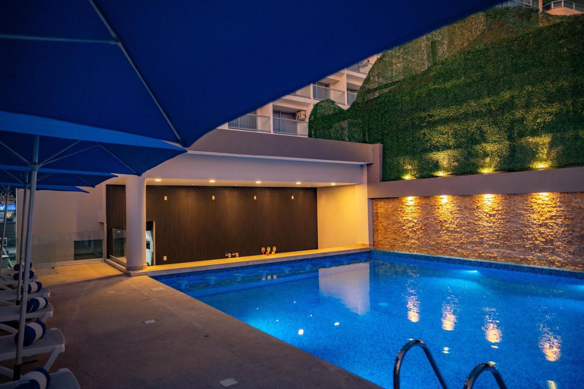 Ritz Acapulco All Inclusive מראה חיצוני תמונה The swimming pool at the hotel