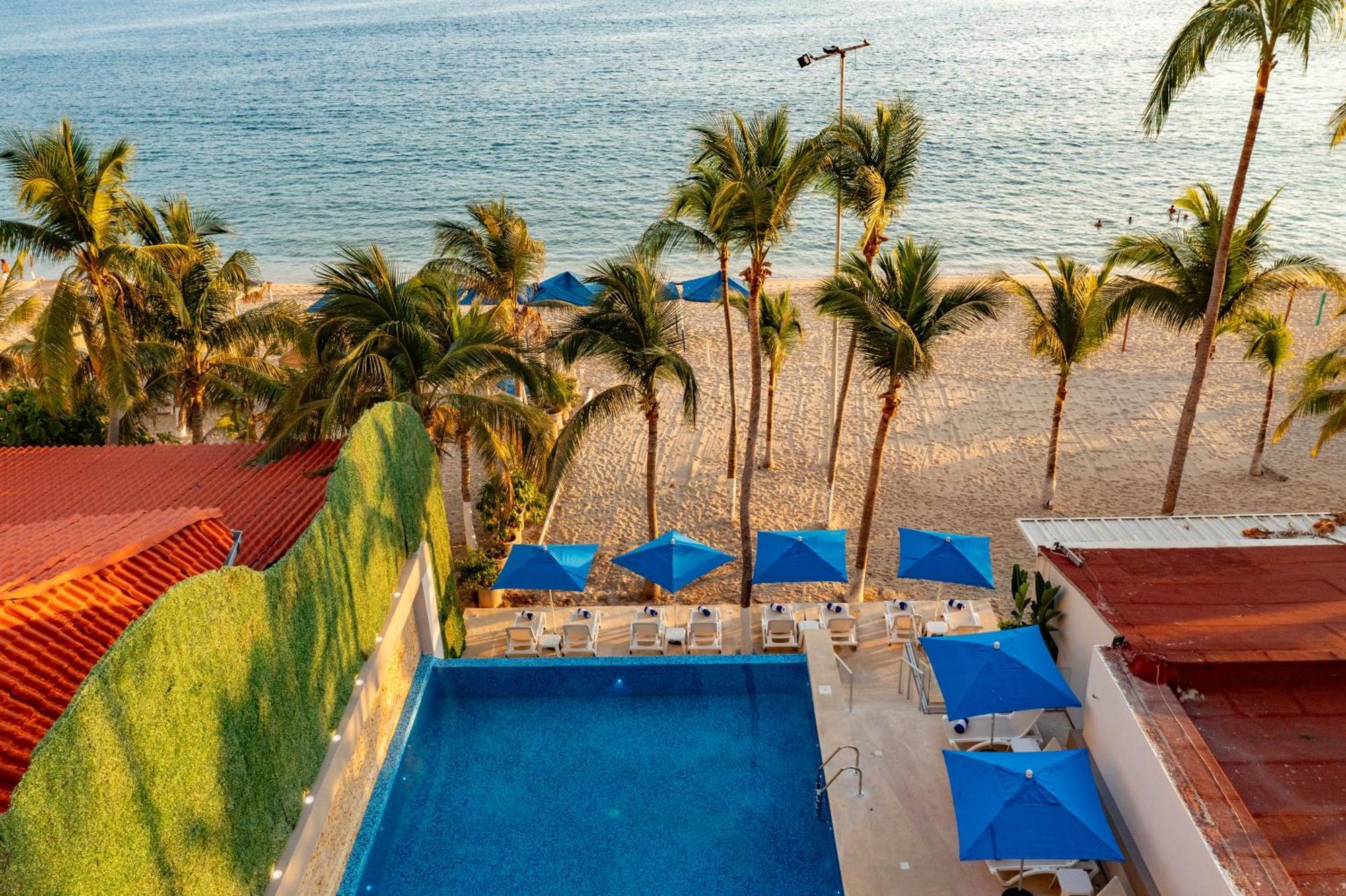 Ritz Acapulco All Inclusive מראה חיצוני תמונה View of the beach from the hotel