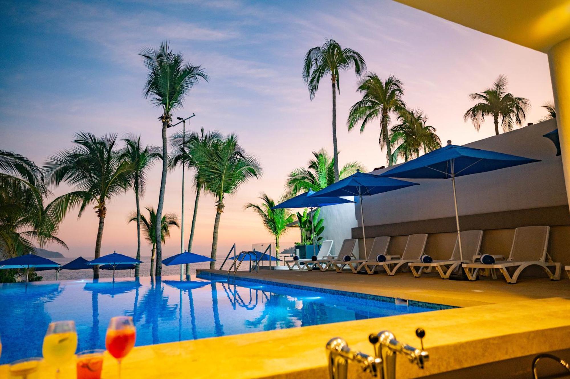 Ritz Acapulco All Inclusive מראה חיצוני תמונה The swimming pool at the hotel